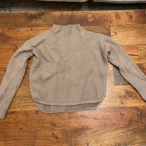 Aritzia Babaton sweater